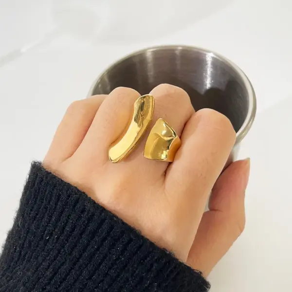Wholesale PVD Coated Real Gold Plated Irregular Stainless Steel Retro Classic Style Waterproof Non Tarnish Rings