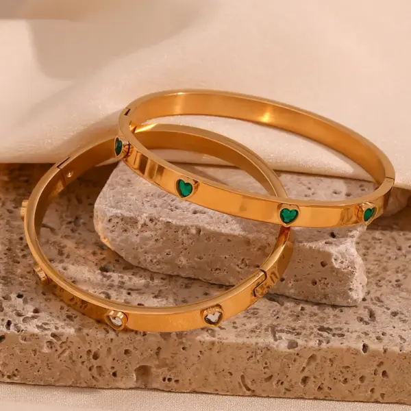Wholesale 304 Stainless Steel Heart Shape PVD Coated Zircon 18K Gold Plated Real Gold Plated Basic Simple Style Classic Style Waterproof Non Tarnish Plating Inlay White Green Gold Bangle