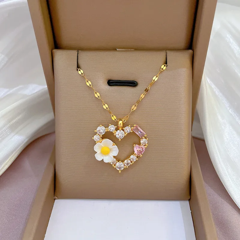 Wholesale Real Gold Plated 304 Stainless Steel PVD Coated Artificial Diamond Heart Shape Waterproof Non Tarnish Fashion Pendant Necklace For Women'S
