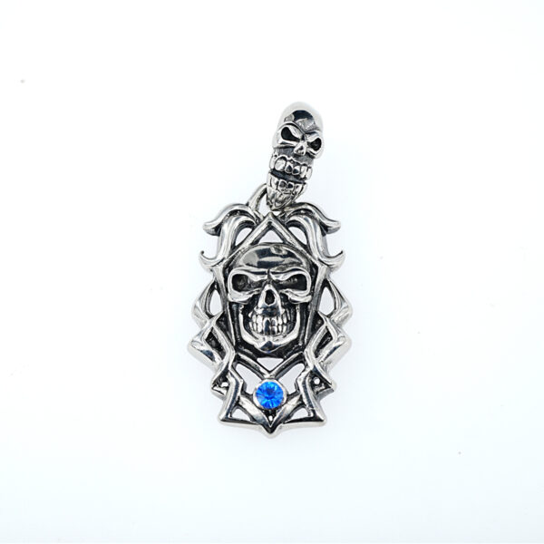 Wholesale European and American retro domineering diamond skull pendant titanium steel men's necklace hip hop personality punk style sweater chain