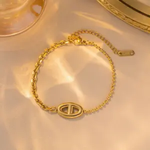 C220 Pig Nose Bracelet Gold