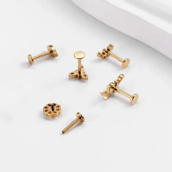 1 Piece Ear Cartilage Rings & Studs Fashion Geometric Flower Pure Titanium Inlaid Zircon