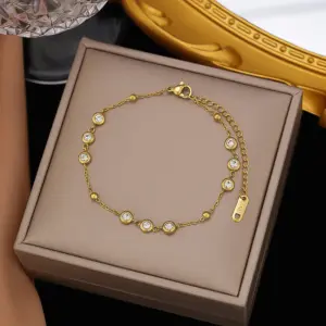 21【E2033】Nine White Diamond Bracelet / Gold
