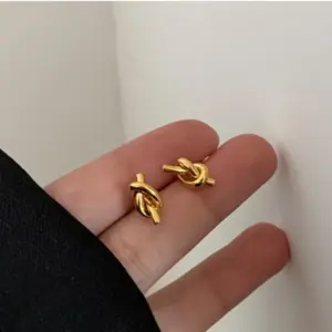 42 [Ag194] Knotted Stud Earrings / Gold