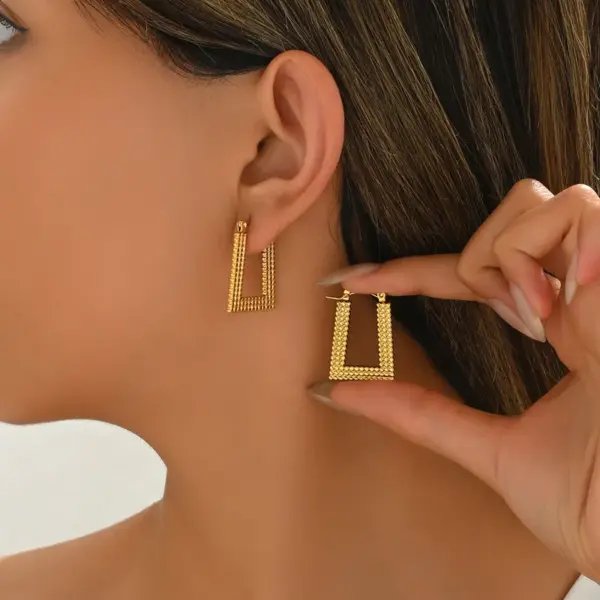 Wholesale 304 Stainless Steel Solid Color PVD Coated Real Gold Plated Real Gold Plated Casual Simple Style Waterproof Non Tarnish Earrings