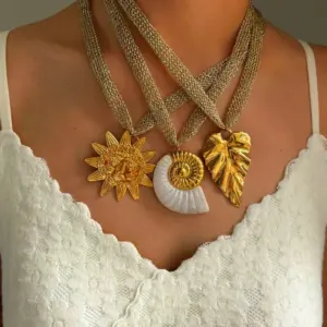 Main Picture White Snail Leaves Sun Three-Piece Set