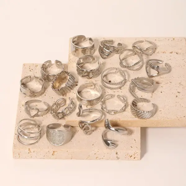 Wholesale Electroplating No 18K Gold Golden Plated Heart Shape Solid Color Snake Stainless Steel IG Style Simple Style Open Ring