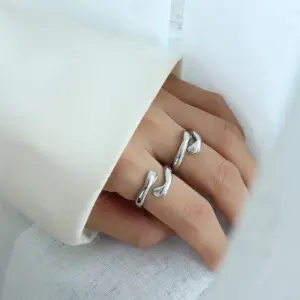 Deep Hug Ring Opening Non-Adjustable Steel Color / No. 7
