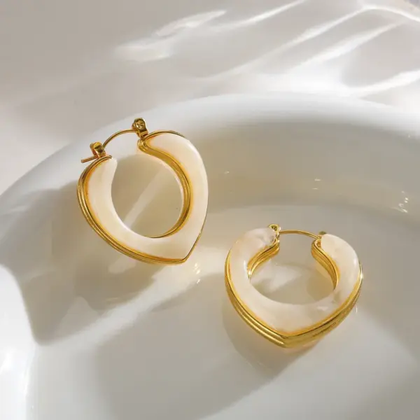 Wholesale Women’s V Shape Stud Earrings In 304 Stainless Steel With 18K Real Gold PVD Coated Electroplated Finish And Resin Inlay