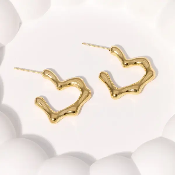 Wholesale PVD Coated Real Gold Plated 18K Gold Heart Shape 304 Stainless Steel Simple Style Waterproof Non Tarnish Ear Studs