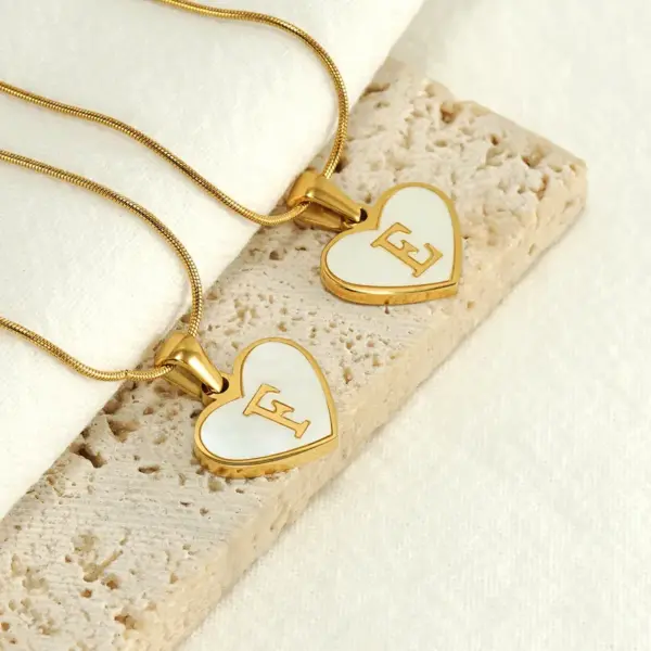 Wholesale PVD Coated 18K Gold Plated Heart Shape 304 Stainless Steel Cute Waterproof Non Tarnish 304 Stainless Steel Pendant Necklace