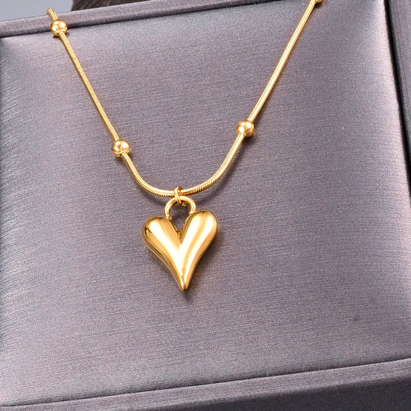 Wholesale PVD Coated Real Gold Plated 18K Gold Heart 304 Stainless Steel Titanium Steel Waterproof Non Tarnish 304 Stainless Steel Titanium Steel Neck
