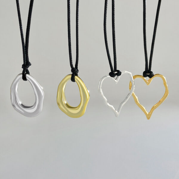Wholesale Heart-shaped hollow pendant necklace