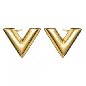 E122 Gold V-Shaped Stud Earrings