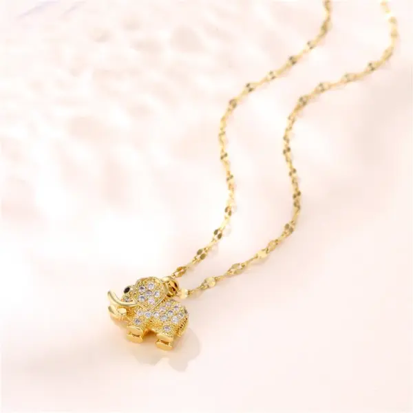 Water Plating Vacuum Real Gold Plated 18K Elephant 304 Stainless Steel Casual Waterproof Non Tarnish 201 Pendant Necklace