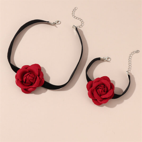 Wholesale Retro Chanel-style rose necklace and bracelet set