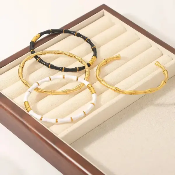 PVD Coated Real Gold Plated 18K Gold Solid Color 304 Stainless Steel Simple Style Classic Style Waterproof Non Tarnish 304 Stainless Steel Bangle