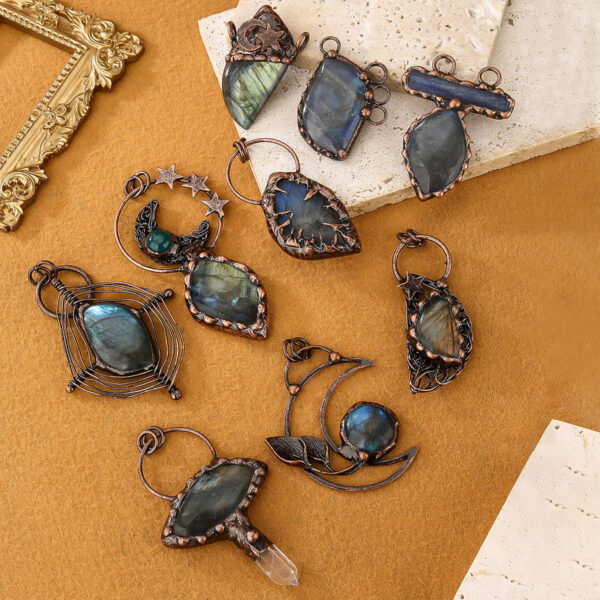 Wholesale A Variety of European and American Retro Style Natural Labradorite Original Design Bronze Sweater Chain Pendant Shape Random