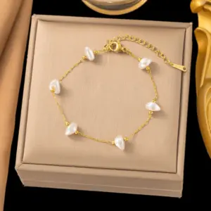【XKB2235】Triangular Pearl Bracelet / Gold