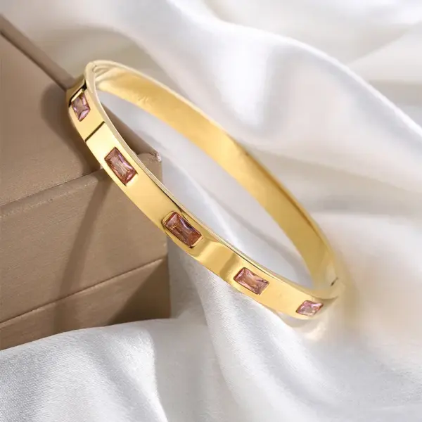 Wholesale PVD Coated Real Gold Plated Heart Shape 304 Stainless Steel Casual Simple Style Classic Style Waterproof Non Tarnish 304 Stainless Steel Bangle