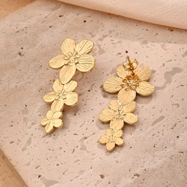1 Pair/Package Casual Modern Style Flower Polishing Plating 201 Stainless Steel 18K Gold Plated Earrings