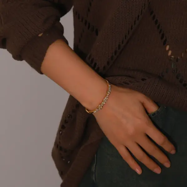 304 Stainless Steel C Shape Geometric PVD Coated Zircon Real Gold Plated Fashion Waterproof Non Tarnish Plating Gold Bangle