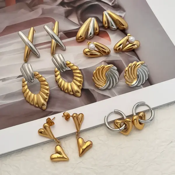 Wholesale Vintage Style Simple Style Geometric Heart Shape Mixed Metal 304 Stainless Steel 18K Gold Plated Ear Studs