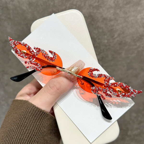 Wholesale European and American Cross-Border New Flame Diamond Personalized Trendy Sunglasses Sunglasses Fashion Sunglasses Manufacturer