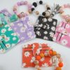 Wholesale Cute daisy print beaded bracelet keychain PU leather tassel card holder charm