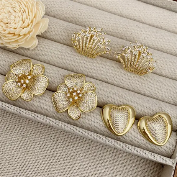 Wholesale 1 Pair Modern Style Classic Style Heart Shape Flower Inlay Copper Zircon 18K Gold Plated Ear Studs