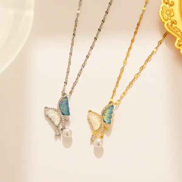 Wholesale PVD Coated Real Gold Plated Butterfly Stainless Steel Simple Style Classic Style Waterproof Non Tarnish Pendant Necklace