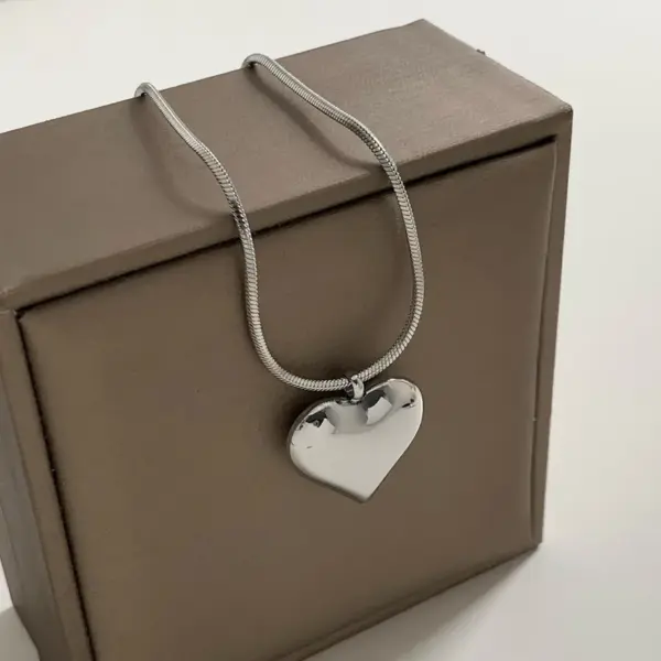 Wholesale PVD Coated Real Gold Plated 16K White Plating Heart Shape 304 Stainless Steel Modern Style Artistic Waterproof Non Tarnish Pendant Necklace