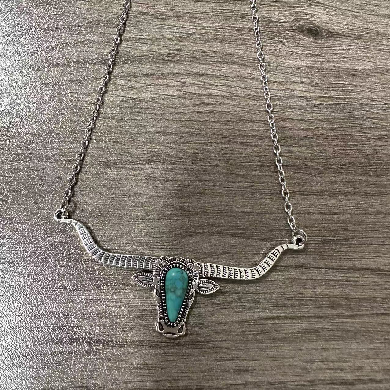 Wholesale Zhuo Xuan Cross-Border European and American Retro Long-Horned Cow Head Inlaid Turquoise Necklace Stylish Niche Western Ethnic Style Clavicl