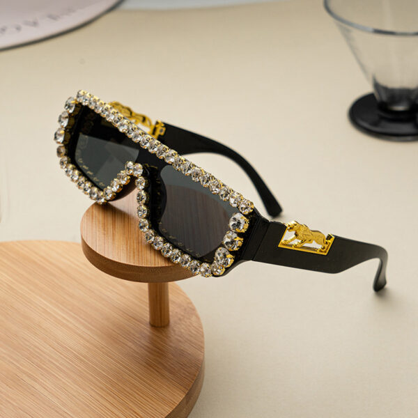 Wholesale New European and American fashion conjoined glasses square anti-ultraviolet beach sunglasses leopard high sense diamond sunglasses