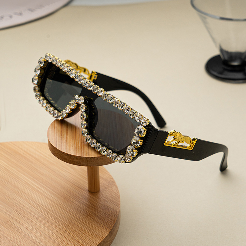 Wholesale New European and American fashion conjoined glasses square anti-ultraviolet beach sunglasses leopard high sense diamond sunglasses