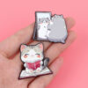 Wholesale Heart-shaped cat brooch, cartoon metal badge, creative and personalized aessory