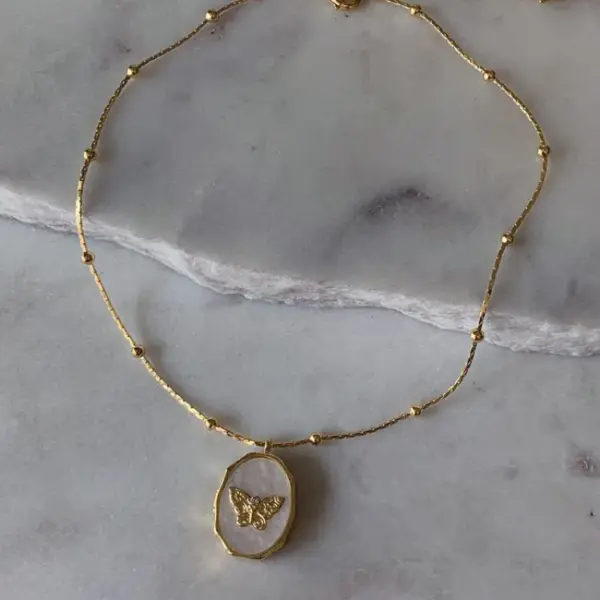 Wholesale Classic Style Oval Butterfly Copper Plating Inlay Shell Zircon Pendant Necklace