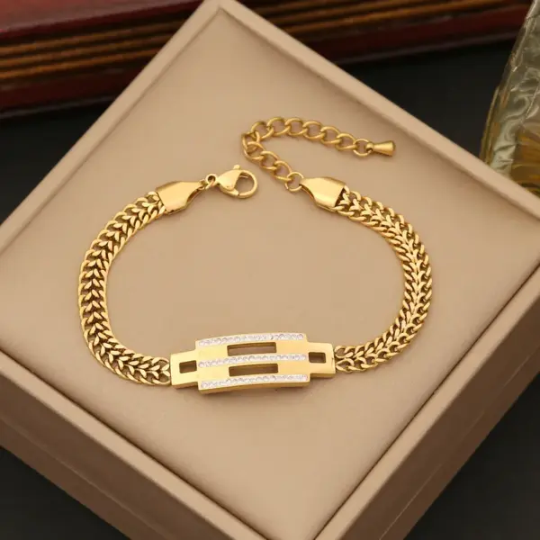 PVD Coated 18K Gold Real Gold Plated Four Leaf Clover Devil'S Eye Butterfly Stainless Steel Casual Simple Style Waterproof Non Tarnish 304 Stainless Steel Bracelets