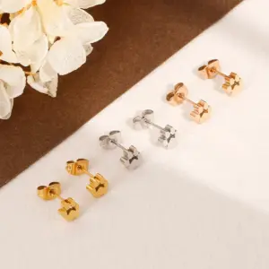 Wholesale PVD Coated 18K Gold Plated Heart Titanium Steel Fashion Waterproof Non Tarnish Earrings Ear Studs
