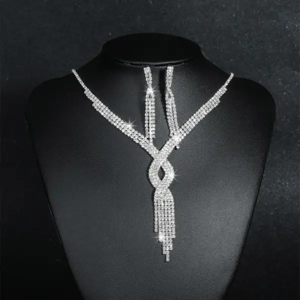 Wholesale Fashion Water Droplets Tassel Artificial Crystal Metal Inlay Rhinestones Earrings Necklace 1 Set