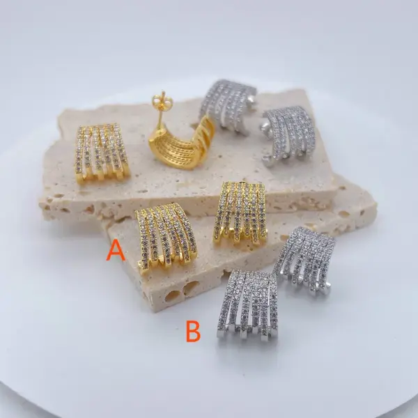 Wholesale 1 Pair/Package Vacation Modern Style Simple Style C Shape Polishing Plating Copper Zircon 18K Gold Plated White Gold Plated Earrings