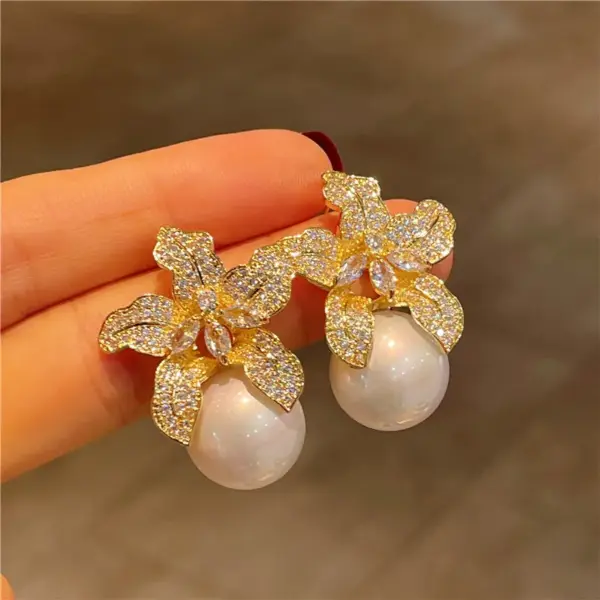Wholesale 1 Pair Elegant Flower Plating Inlay Imitation Pearl Copper Zircon Earrings