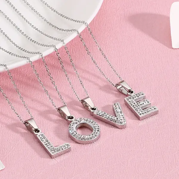 Wholesale PVD Coated 18K Gold Plated Letter Stainless Steel Basic Waterproof Non Tarnish Pendant Necklace
