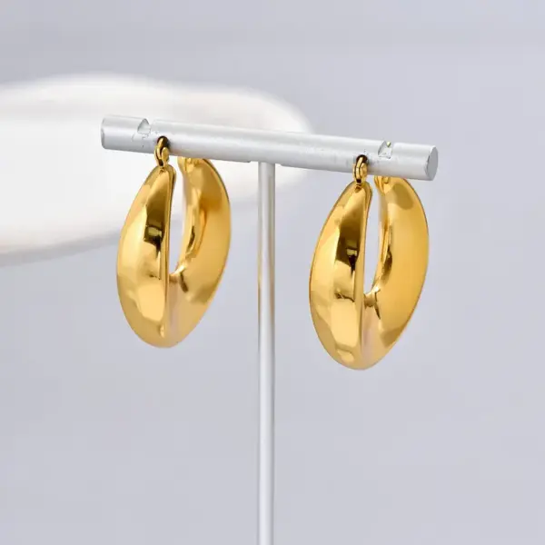 304 Stainless Steel C Shape PVD Coated 18K Gold Plated 18K Gold Simple Style Classic Style Waterproof Non Tarnish Plating Gold Sier Ear Studs