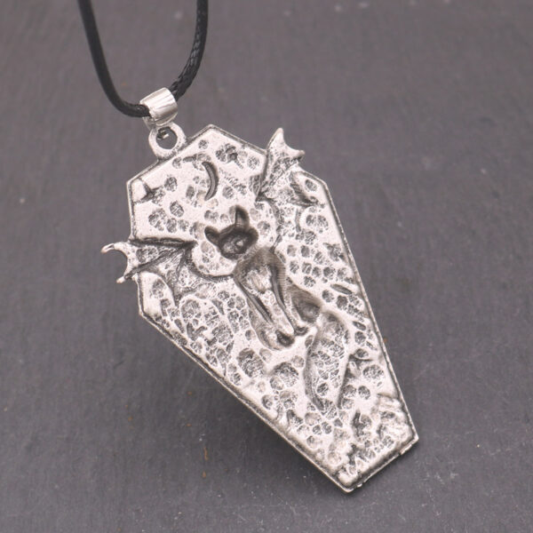 Wholesale Cross-Border Popular Retro Alloy Shield Black Cat Pendant Egyptian Cat Necklace Men and Women Punk Party European and American Accessories