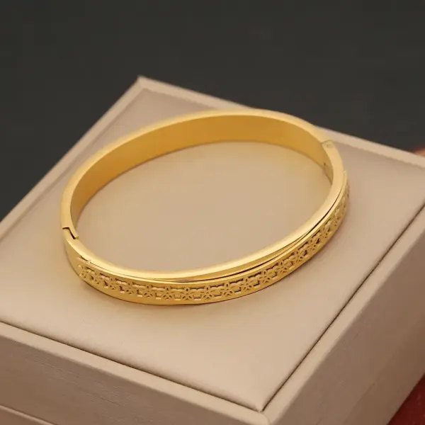 Wholesale PVD Coated 18K Gold Real Gold Plated Devil'S Eye Stainless Steel Vintage Style Luxurious Waterproof Non Tarnish 304 Stainless Steel Bangle