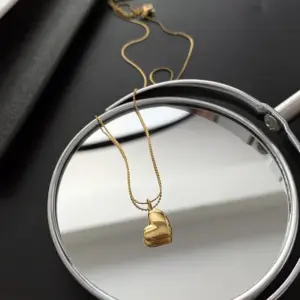 01-K23 Titanium Steel Heart Necklace / Gold