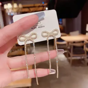 E0229 Pearl Silver Needle Color Retention