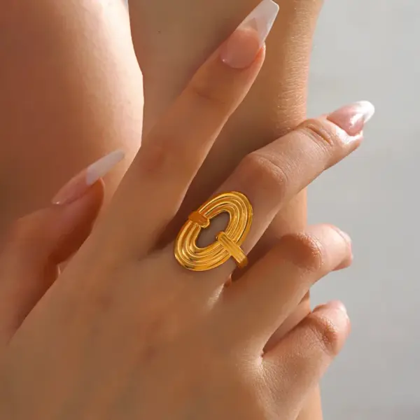 Wholesale Ion Plating (IP) 18K Gold Plated Oval 304 Stainless Steel Simple Style Waterproof Non Tarnish Open Rings