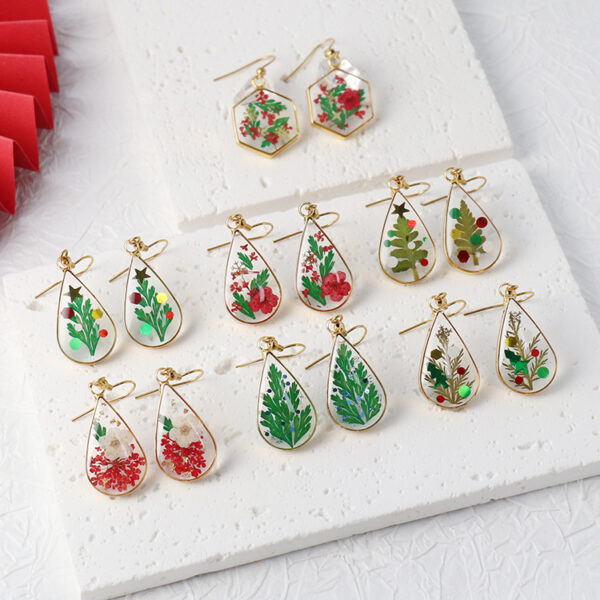 Wholesale Christmas themed resin dried flower earrings